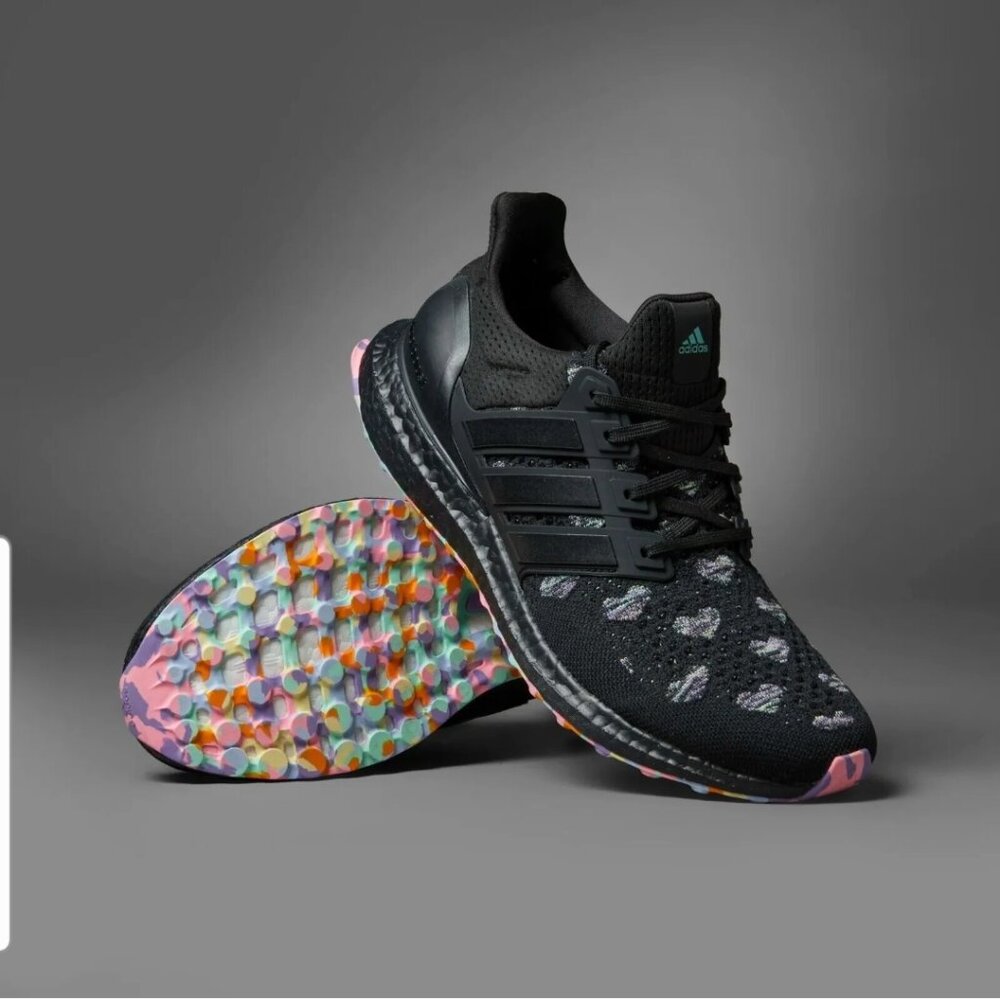 NWT Adidas Ultraboost Pride Heart Running Shoes Unisex M9.5/W10.5